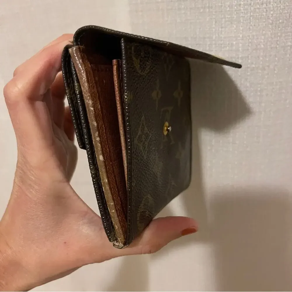Louis Vuitton Authentic Monogram Compact Bi-fold Wallet Brown